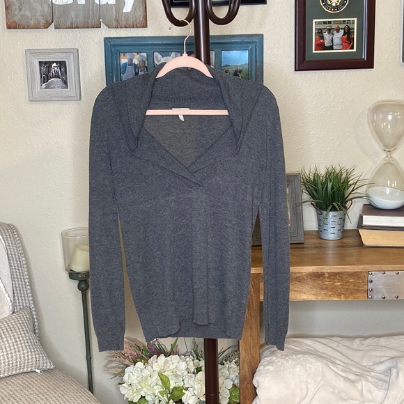 Joie | Collared Cashmere Wool Blend V Neck Cozy Sweater in Gray Size XS - Picture 4 of 15